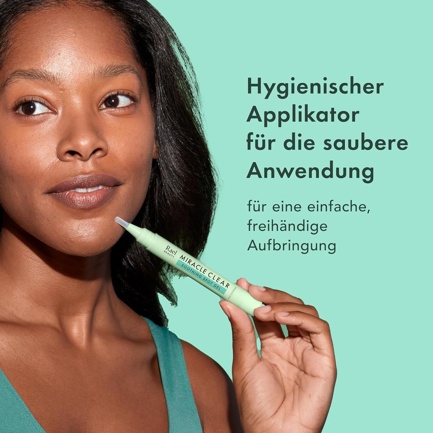 Frau hält grüne Tube mit Applikator. Text: Hygienischer Applikator für die saubere Anwendung.