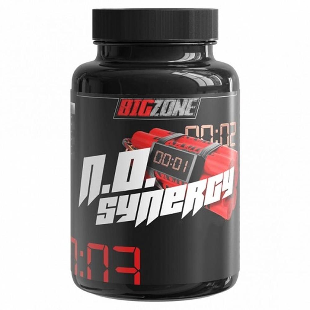 Schwarze Flasche mit roter und weißer Aufschrift. Oben steht "BIGZONE", darunter "N.O. Synergy". Abgebildet ist eine Bombe mit digitaler Anzeige.
