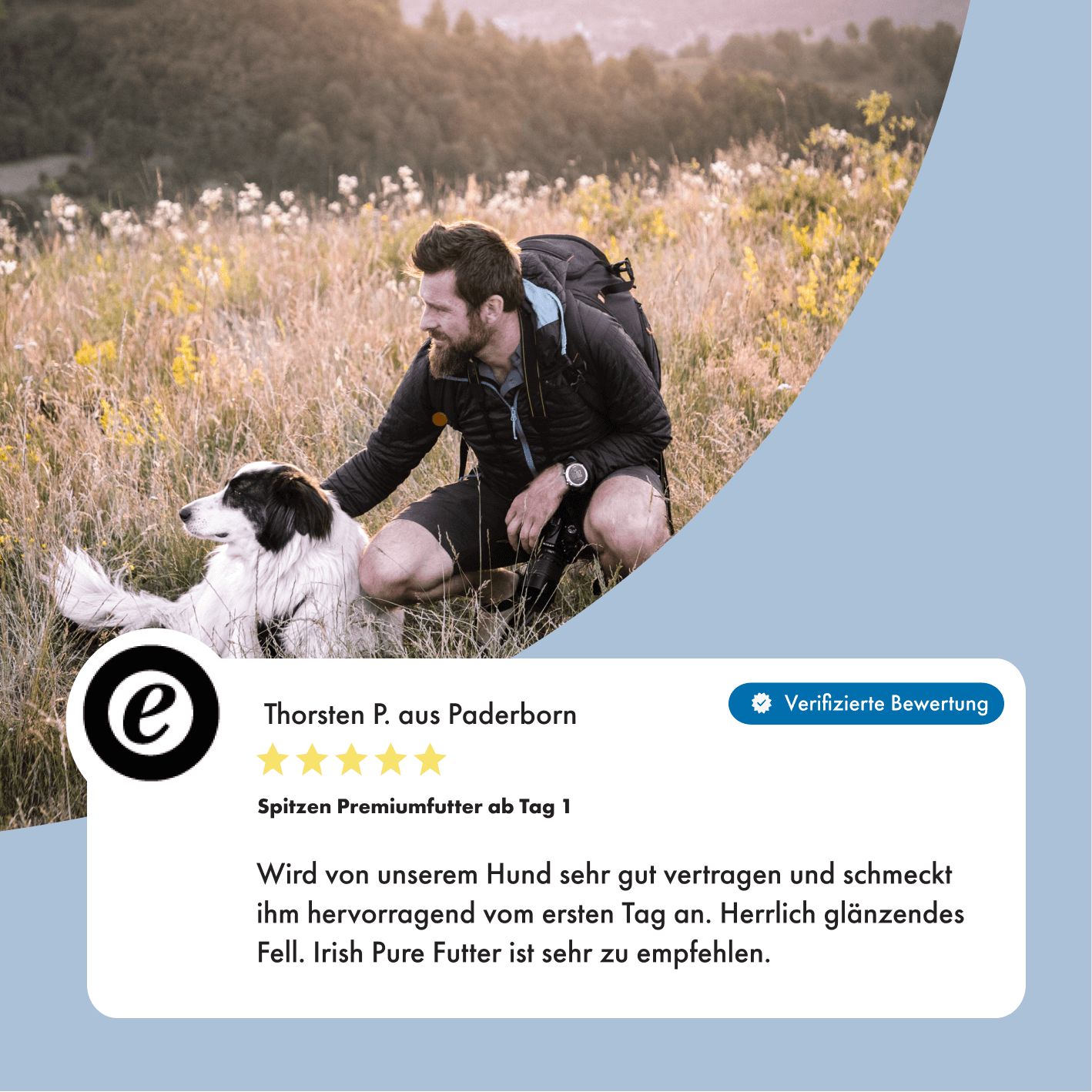 Mann mit Hund in der Natur, daneben eine Kundenbewertung für Premium Hundefutter.