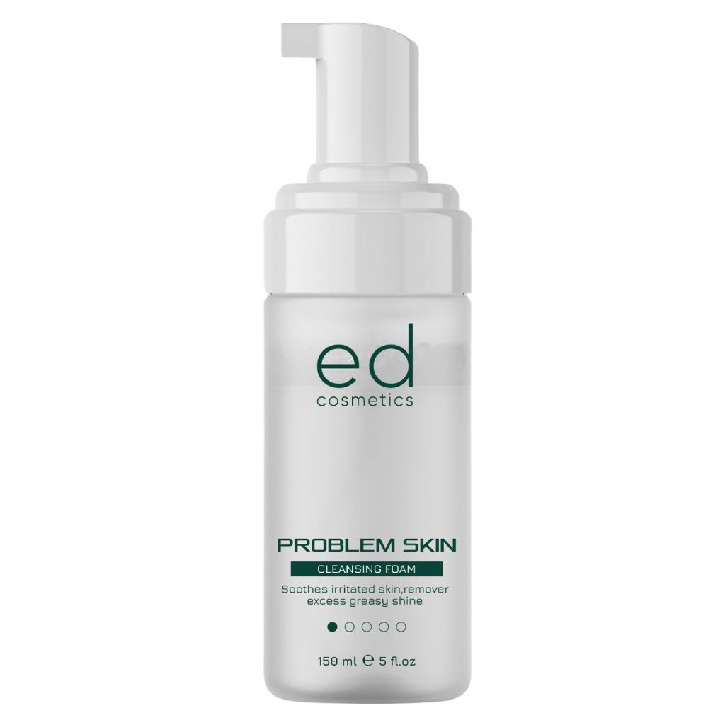 Weiße Flasche mit Pumpe. Aufschrift: ed cosmetics, PROBLEM SKIN CLEANSING FOAM. 150 ml.
