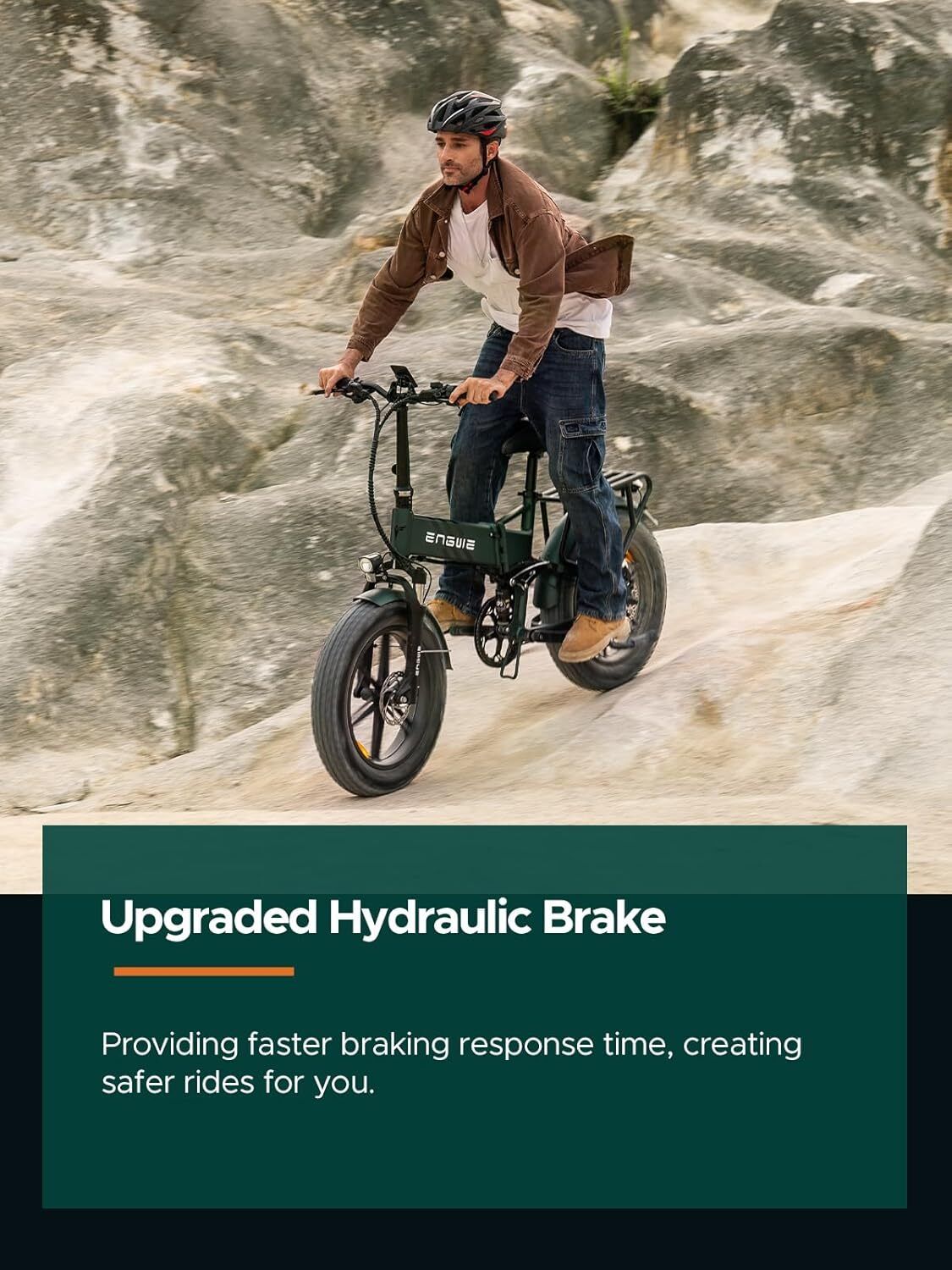 Mann fährt auf einem E-Bike einen Berg hinauf. Das Fahrrad hat hydraulische Bremsen. Der Markenname ENGWE ist sichtbar.