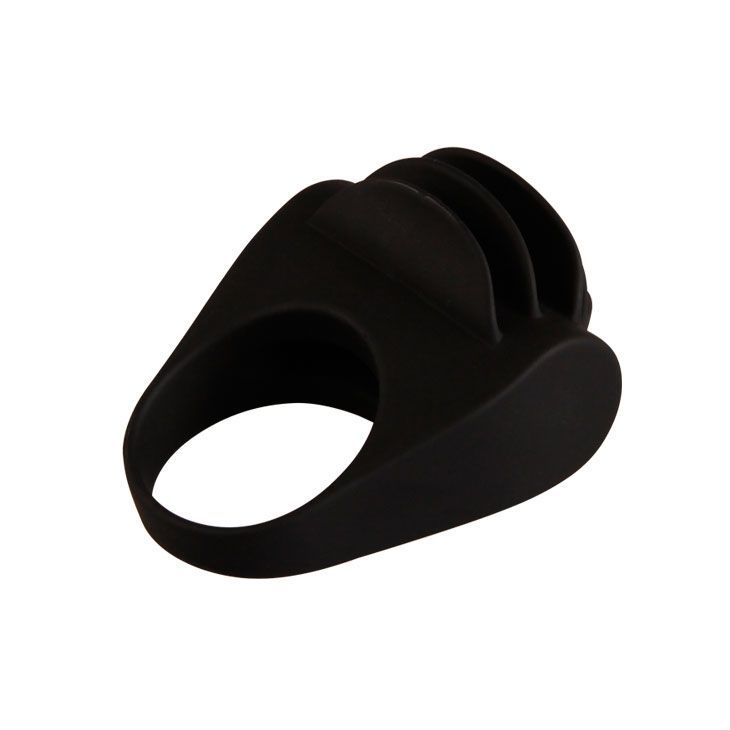 Schwarzer Penisring mit Vibrator. Ring mit drei Blättern.