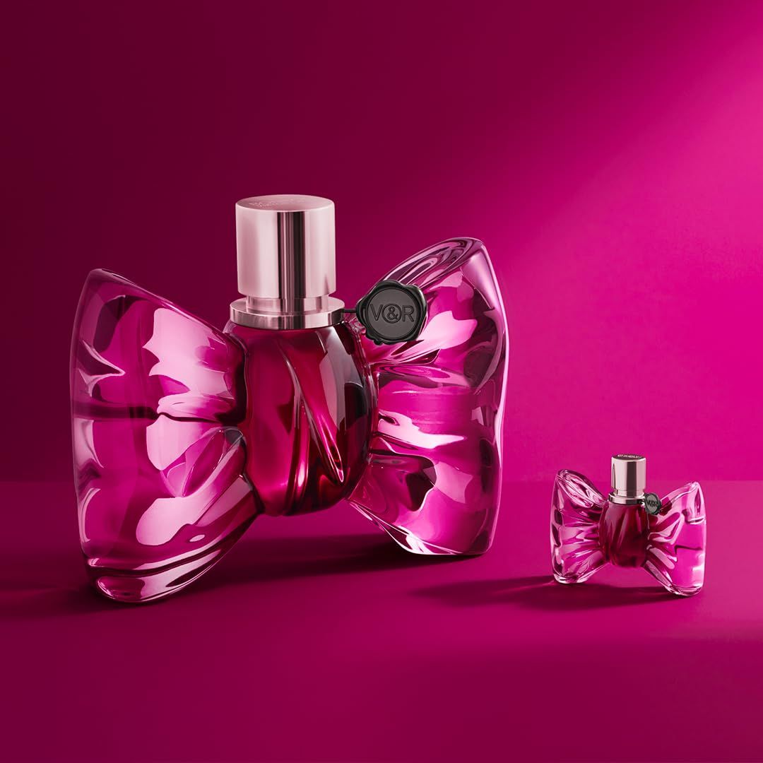 Zwei Parfümflaschen in Schleifenform. Rosa Flaschen mit silbernen Verschlüssen. Kleineres Modell.