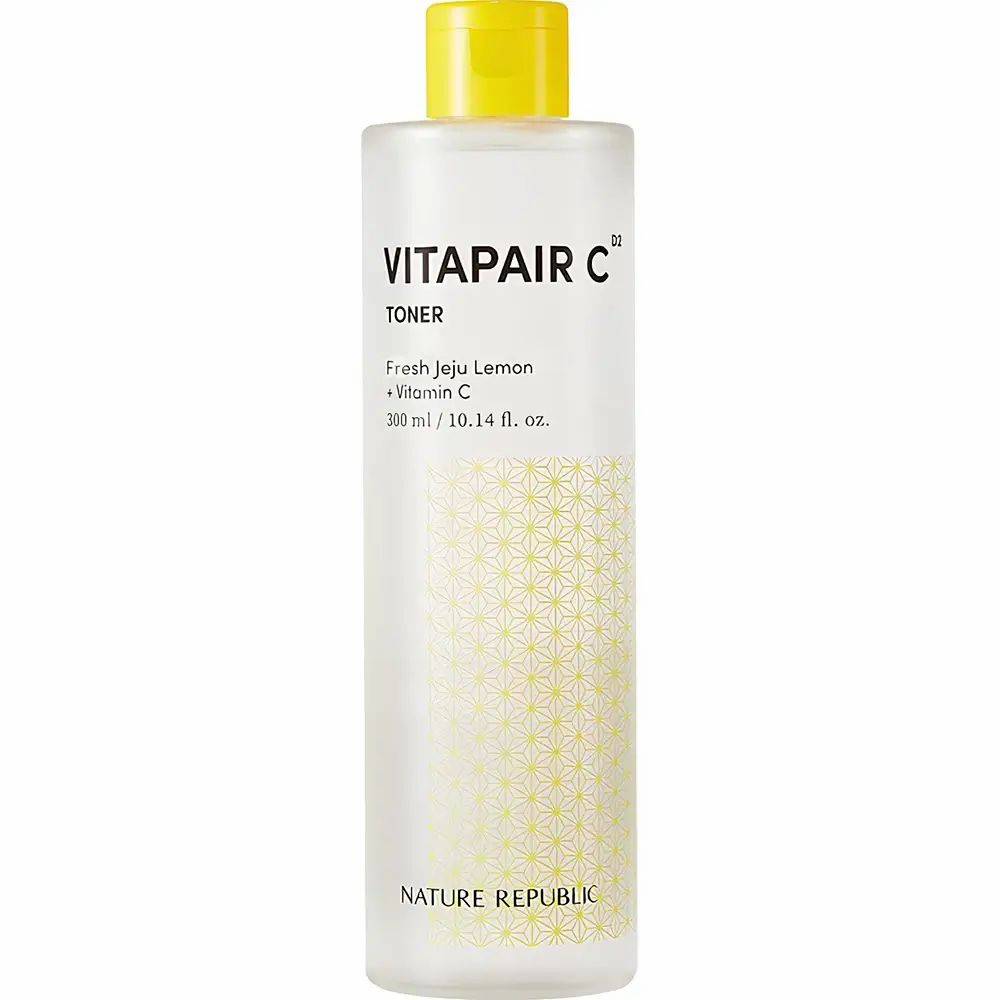 Transparente Flasche mit gelbem Deckel. Aufschrift: VITAPAIR C Toner, Fresh Jeju Lemon + Vitamin C. Marke: NATURE REPUBLIC.