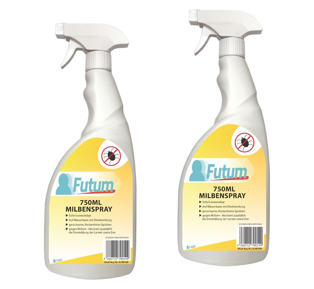 Zwei weiße Sprühflaschen mit gelben Etiketten. Aufschrift: Futum Milbenspray, 750ml. Mit Sprühkopf.