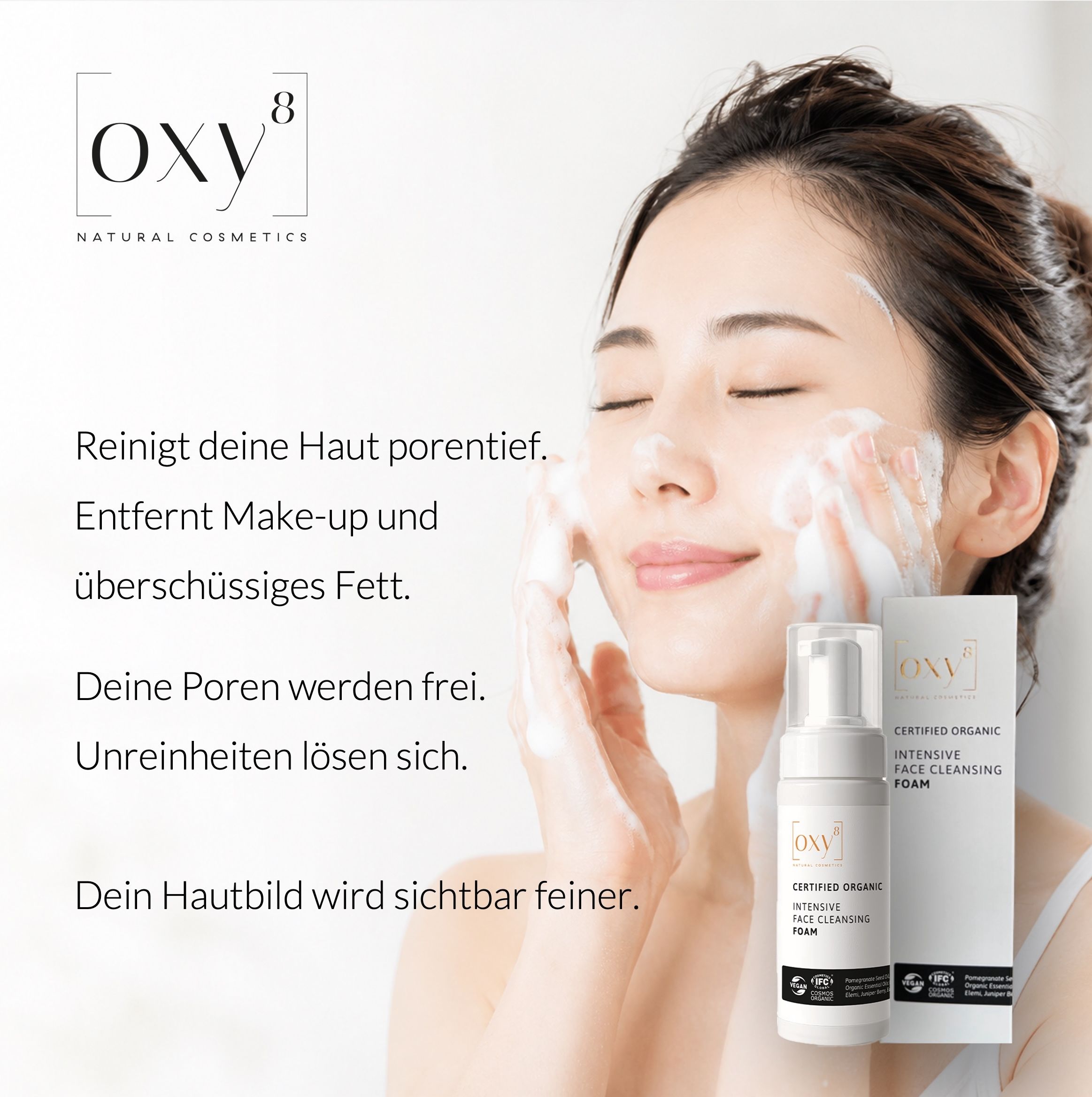 Frau mit Produkt. Produktverpackung mit Aufschrift: INTENSIVE FACE CLEANSING FOAM.