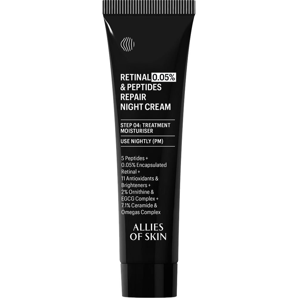 Schwarze Tube mit weißer Schrift. Enthält Retinal 0,05% & Peptide Repair Night Cream. Marke: ALLIES OF SKIN.