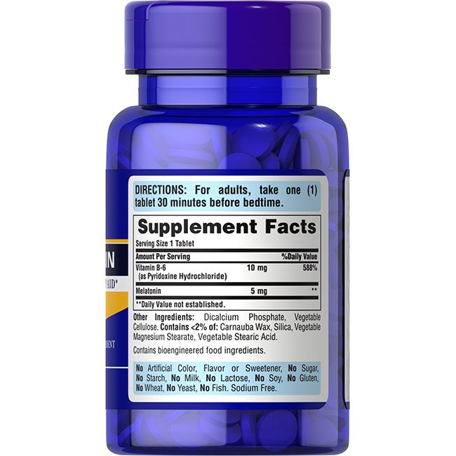 Blaue Flasche mit Tabletten. Etikett mit Inhaltsstoffen: Vitamin B-6, Melatonin. Verzehrempfehlung: 1 Tablette.