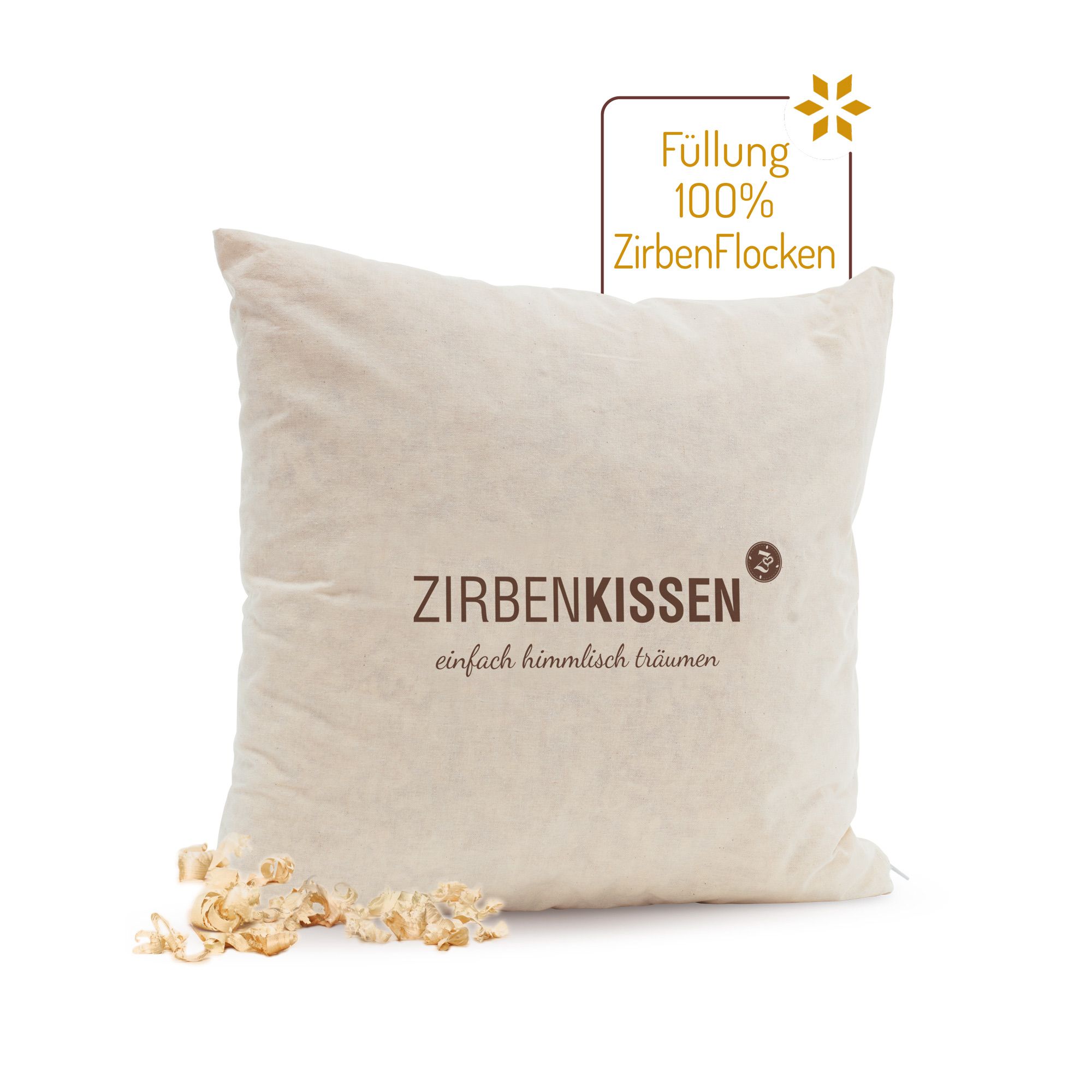 Beige Kissen mit Aufdruck ZirbenKissen. Text: einfach himmlisch träumen. 100% ZirbenFlocken Füllung. Holzspäne daneben.
