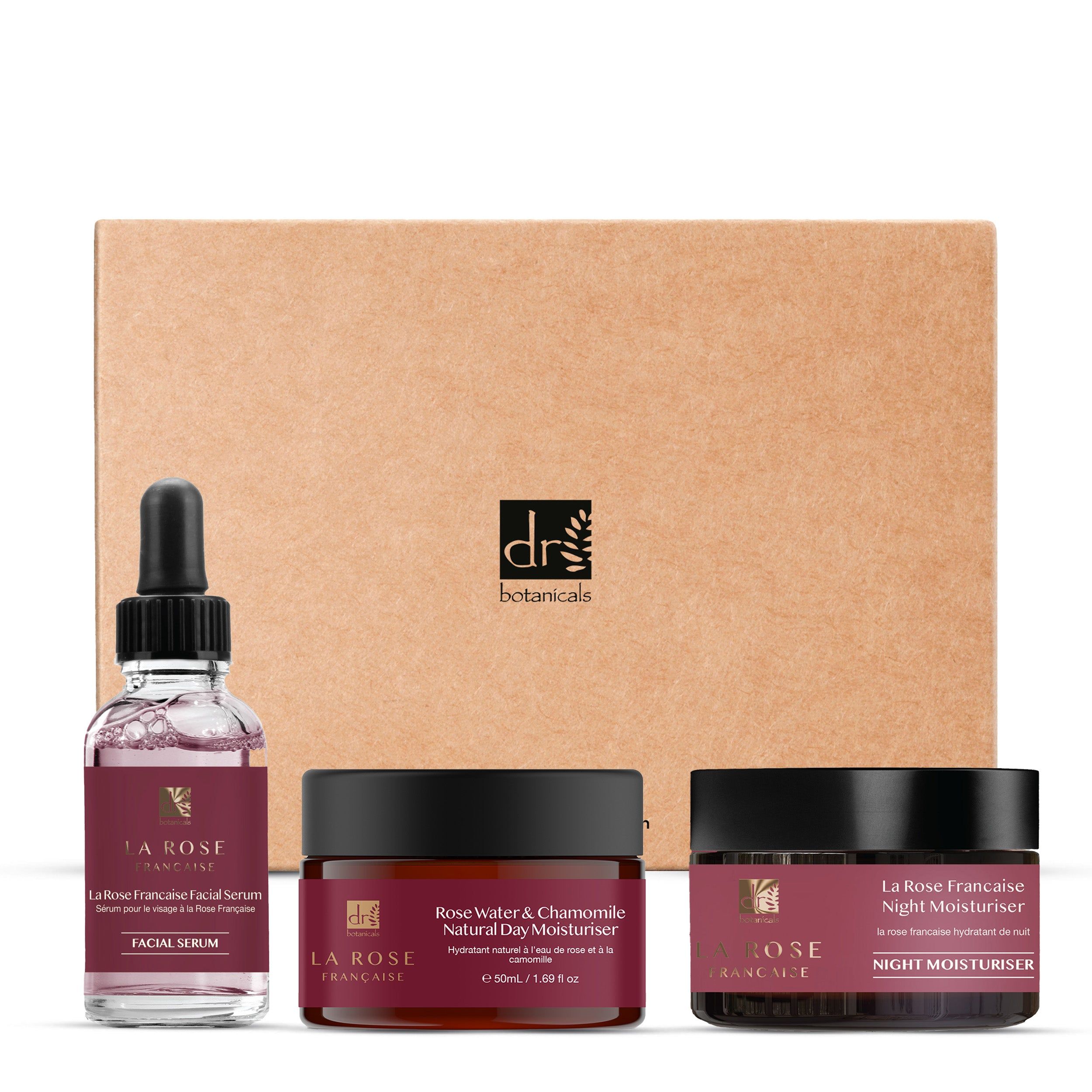 Gesichtsserum, Tages- und Nachtfeuchtigkeitspflege in einer Geschenkbox. Produkte mit Etiketten von La Rose Française und Dr. Botanicals.