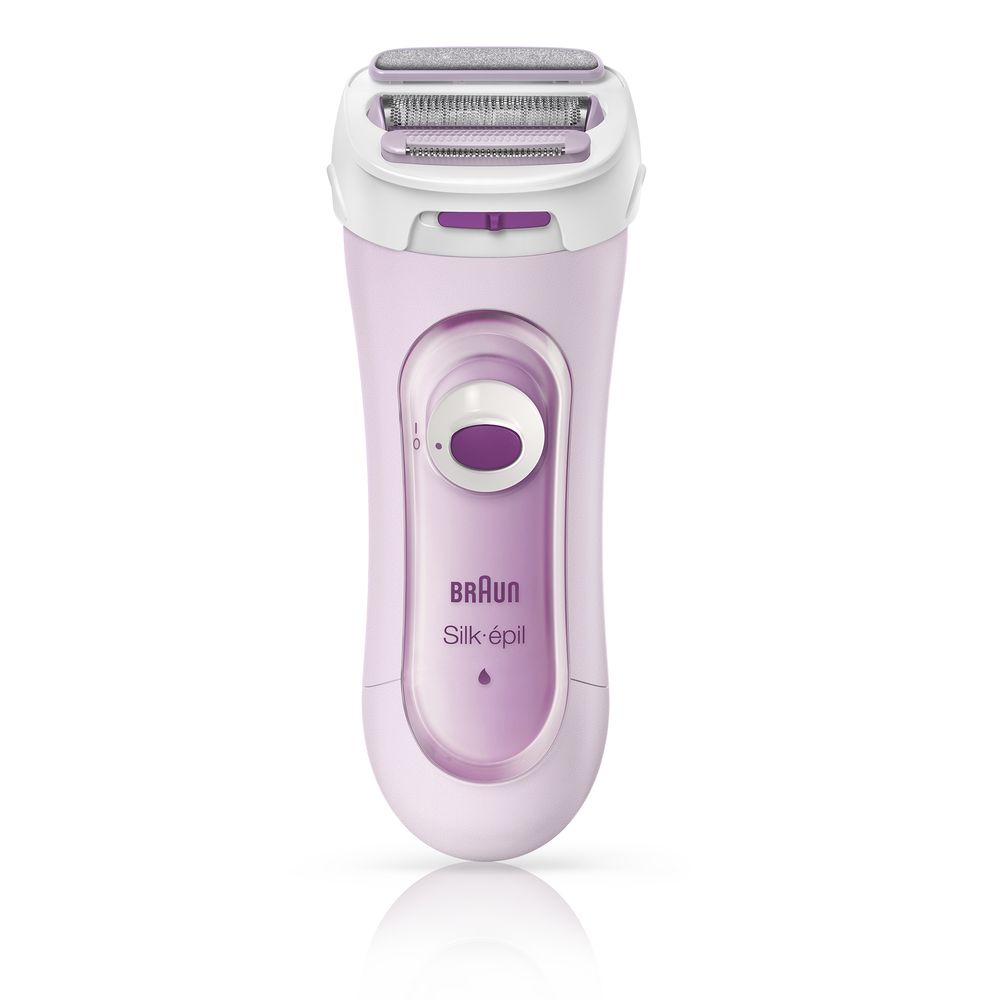 Elektrorasierer für Frauen, rosa. Marke: Braun Silk-épil. Auf weißem Grund. Mit Trimmer und Scherkopf.
