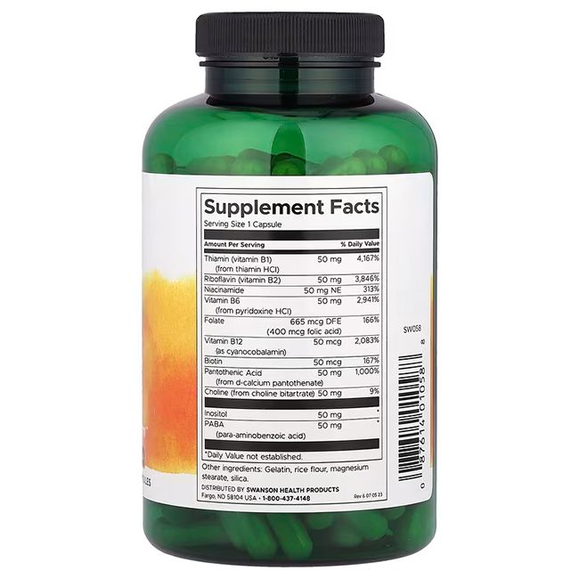 Grüne Flasche mit weißem Etikett. Nährwertangaben. Enthält Thiamin, Riboflavin, Niacinamid, B12, Folsäure, etc.