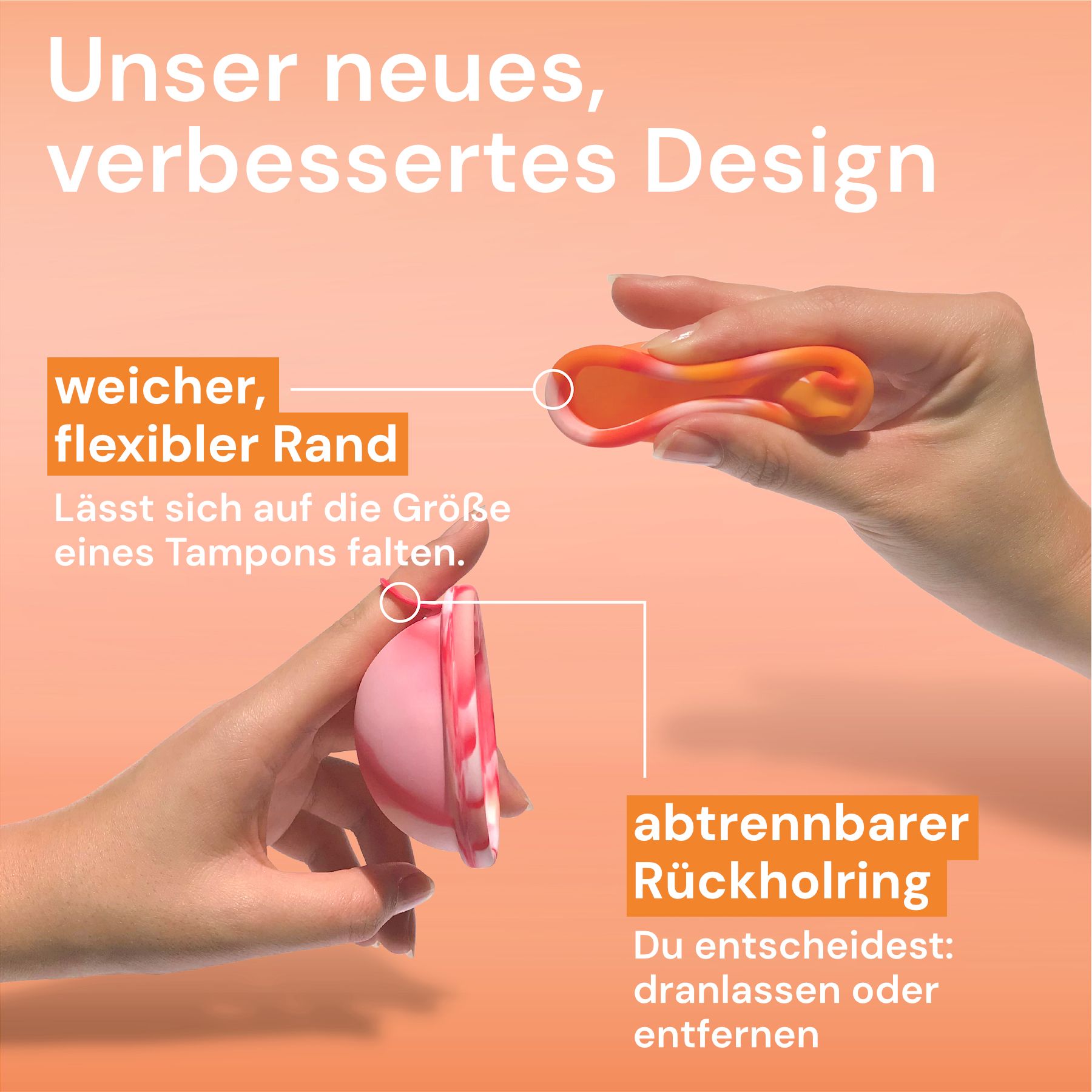 Hände halten weiche, flexible Menstruationsscheiben in S und L.