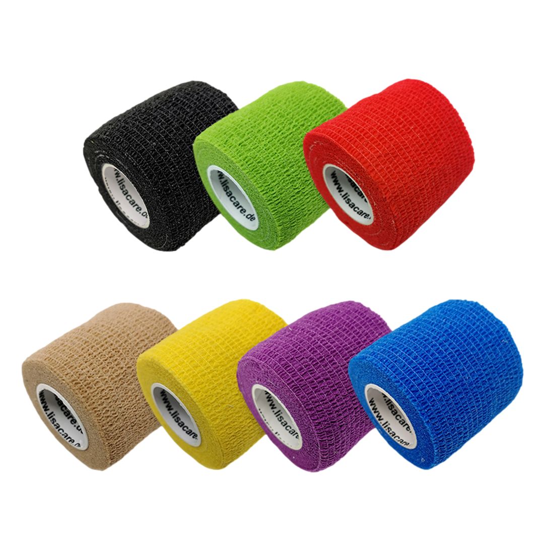 Sieben farbige Bandagenrollen. Jede Rolle hat das Logo LisaCare.de. Farben: Schwarz, Grün, Rot, Beige, Gelb, Lila, Blau.