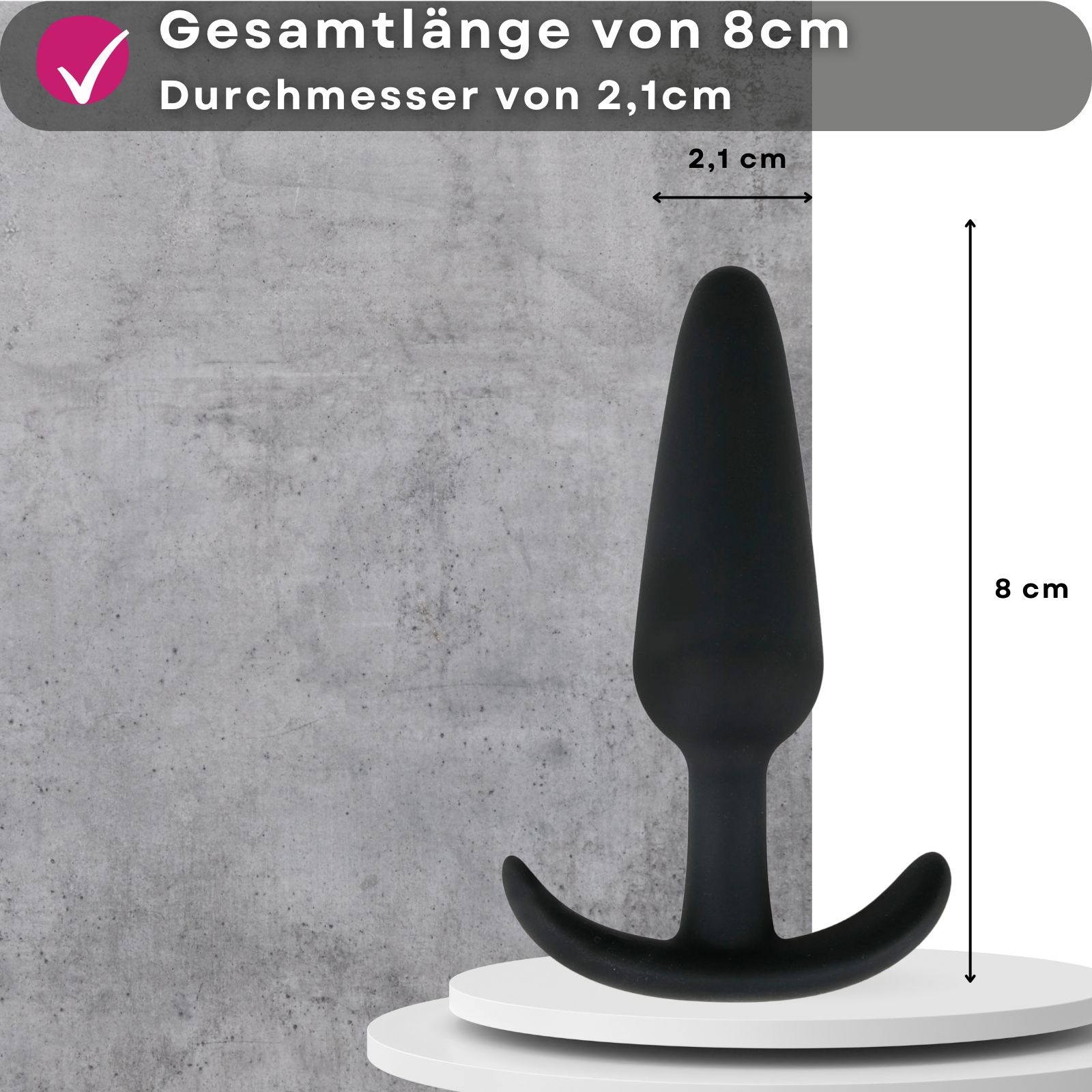 Maße: 8 cm lang, 2,1 cm Durchmesser. Schwarzer Analplug.