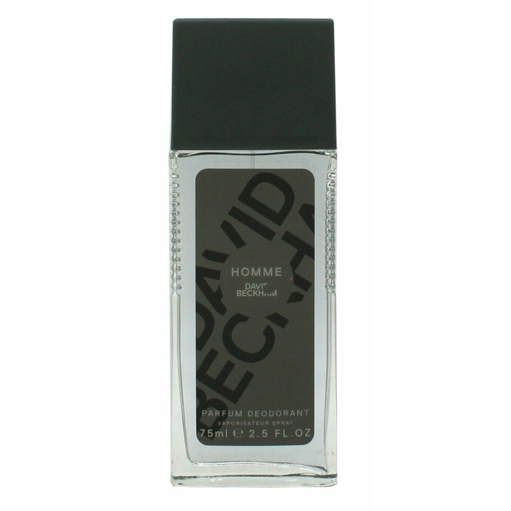 Deodorant-Spray von David Beckham Homme. Rechteckige Flasche mit schwarzem Deckel und Etikett. Text: HOMME, DAVID BECKHAM, Parfum Deodorant.