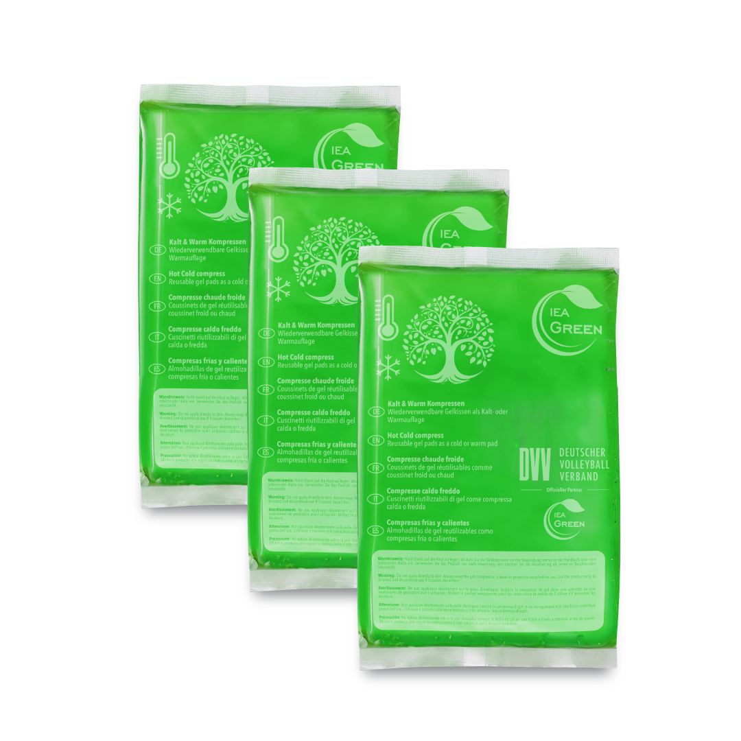 Drei grüne Kompressen mit IEA Green Logo. DVV-Siegel.