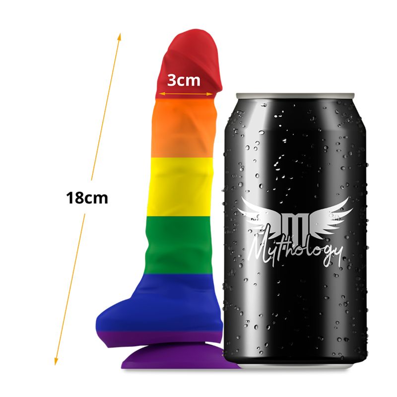 Regenbogenfarbener Dildo neben einer Dose. Maße: 18cm hoch, 3cm breit.