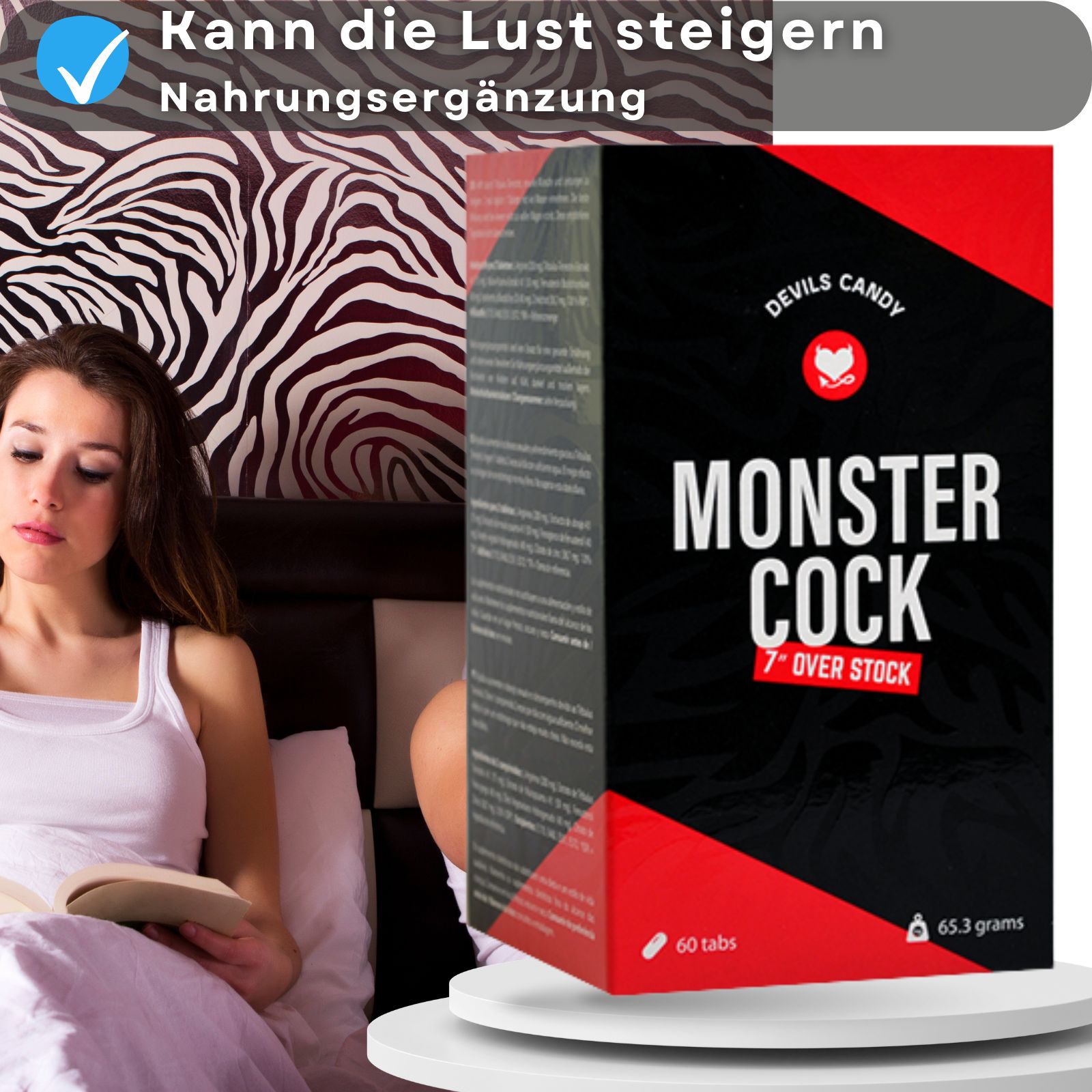 Frau liest im Bett. Schachtel MONSTER COCK, 60 Tabs, 65.3 grams. Marke: DEVILS CANDY.
