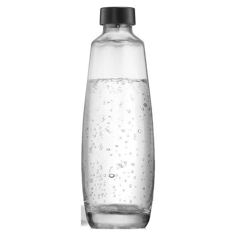Eine durchsichtige SodaStream-Flasche mit kohlensäurehaltigem Wasser und Blasen.