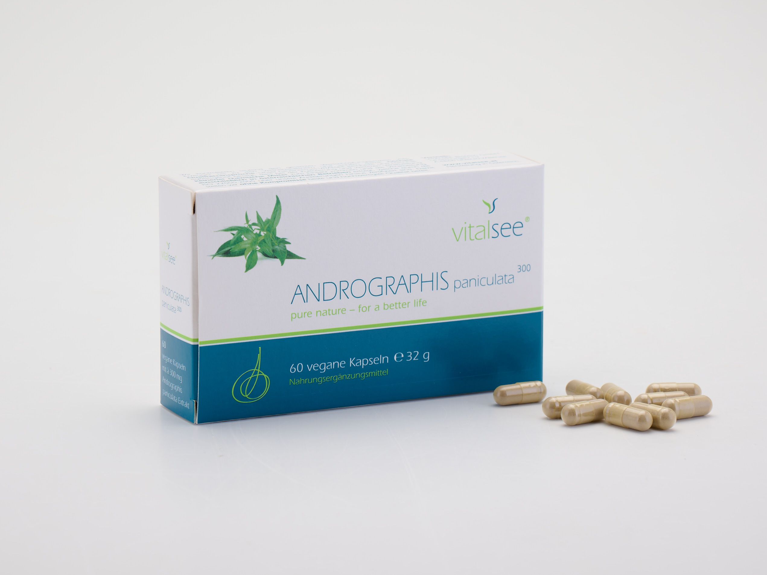 Schachtel mit 60 Kapseln und Kapseln daneben. Aufdruck: Vitalsee, Andrographis paniculata 300. Kapseln liegen daneben.