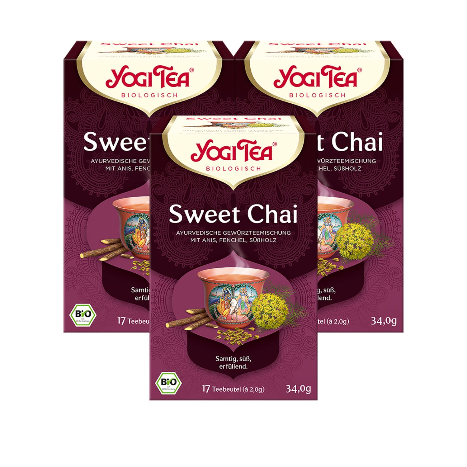 Drei Packungen Yogi Tea Sweet Chai. Aufdruck: Yogi Tea, Sweet Chai, 17 Teebeutel, Bio-Siegel.