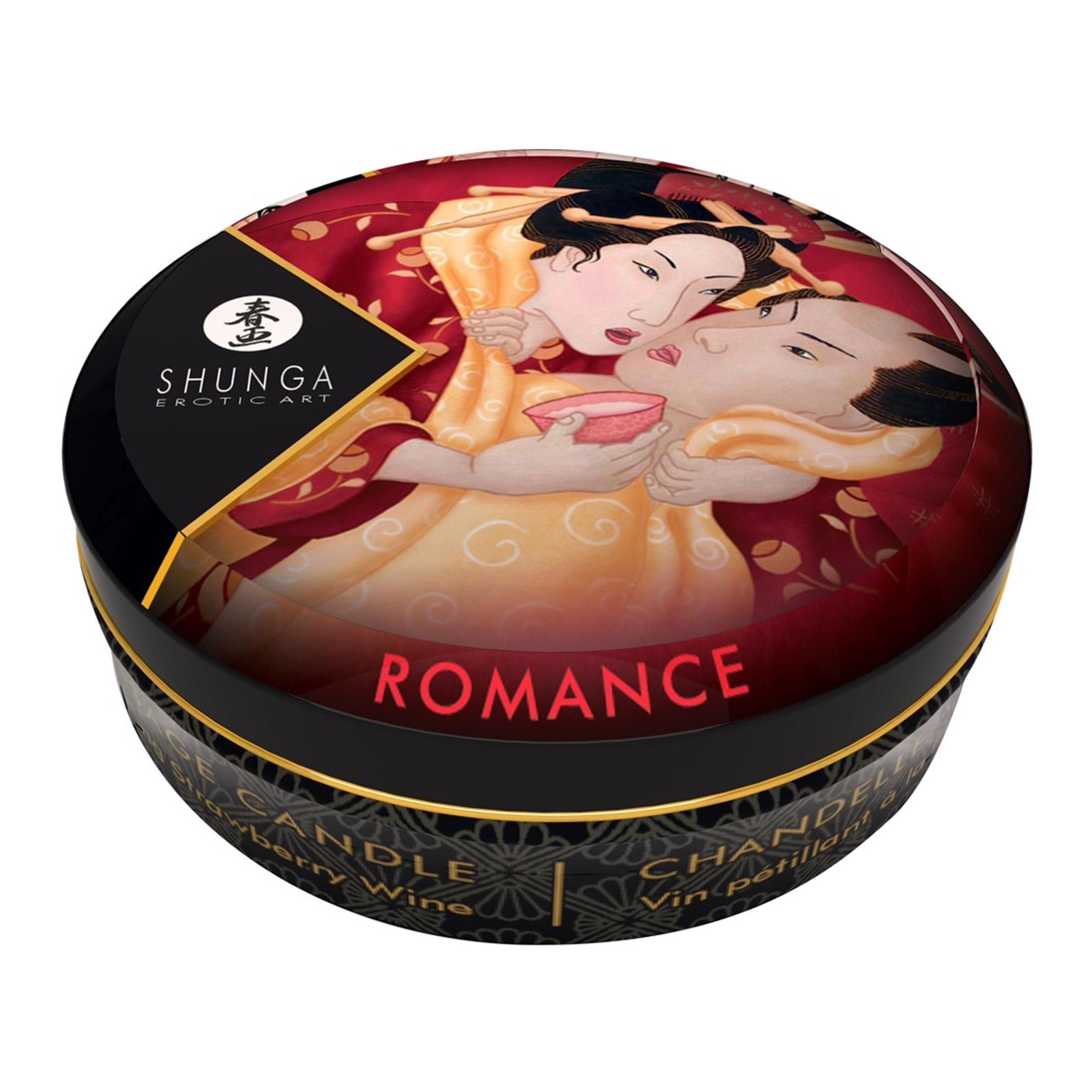 Runde Kerze in Dose. Deckel mit erotischem Kunstmotiv. Schwarze Dose mit goldfarbenem Rand. Aufschrift: Massage Candle. Wort: ROMANCE.