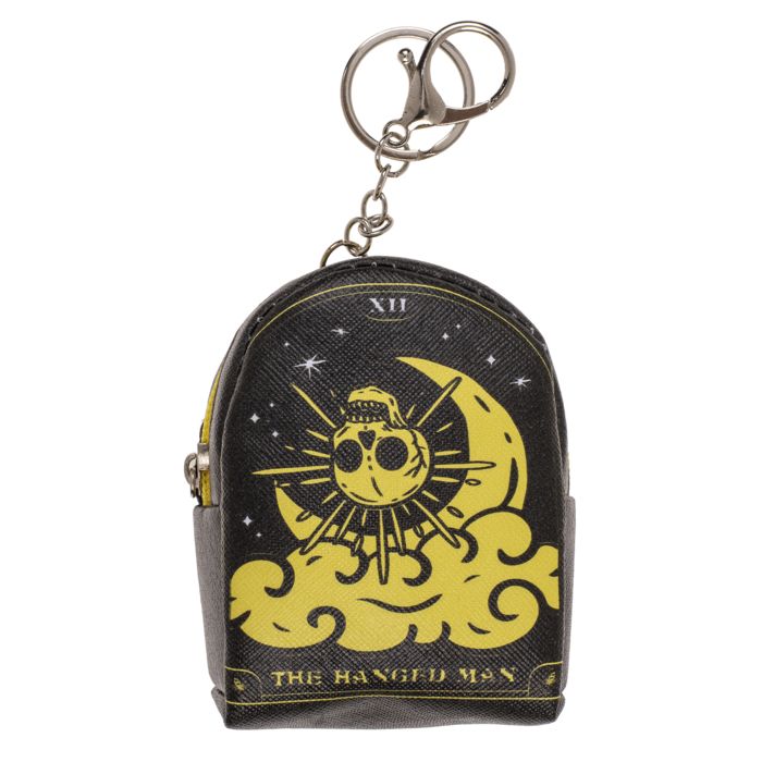 Schwarzes Mini-Portemonnaie mit gelbem Mond- und Totenkopf-Motiv und Inschrift "THE HANGED MAN". Mit Schlüsselanhänger.