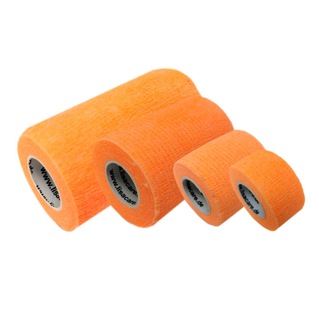 Vier selbstklebende Pflasterbandagen in Neonorange, verschiedene Breiten, aufgerollt.