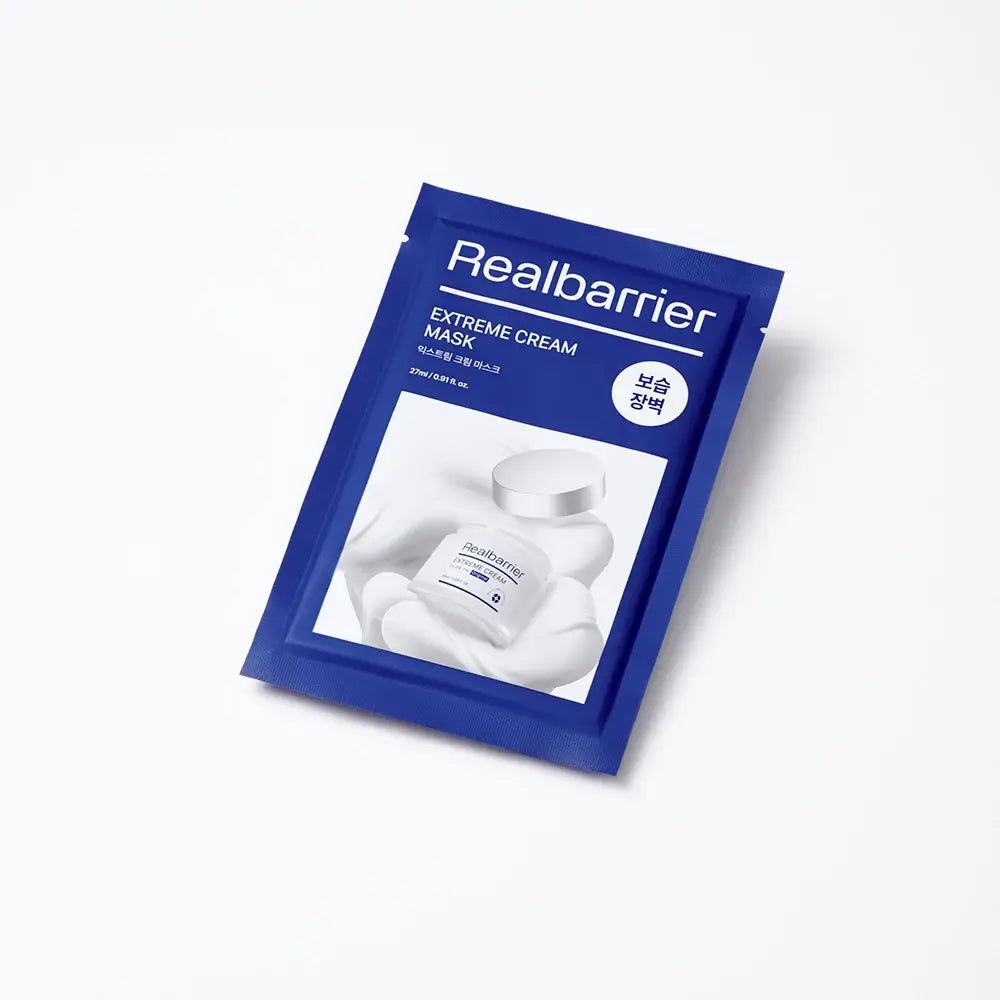 Blaues Sachet mit Produktabbildung und Text: Real Barrier Extreme Cream Mask. Auf weißem Hintergrund.