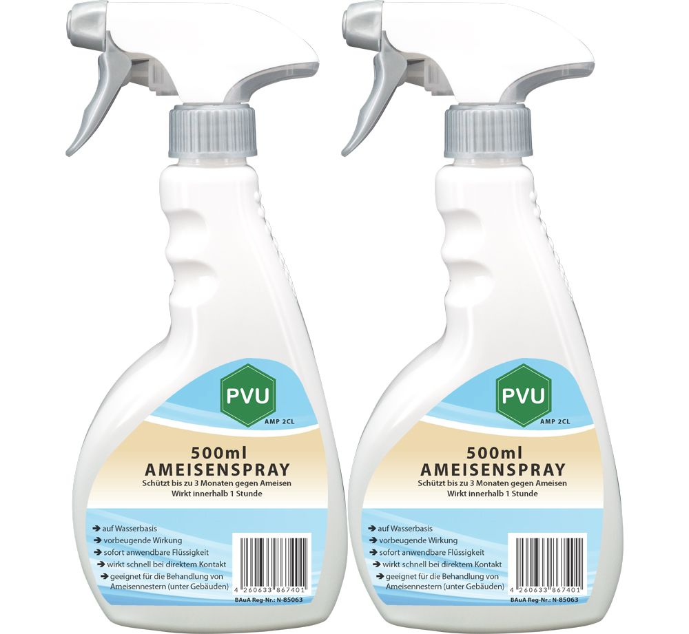 Zwei Flaschen PVU Ameisenspray. Weiße Flaschen mit Sprühkopf. Aufschrift: 500ml Ameisenspray. Grün-weißes Etikett mit Produktinformationen.
