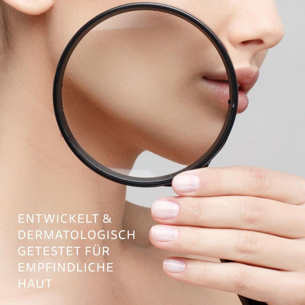 Nahaufnahme eines Gesichts durch eine Lupe. Text: ENTWICKELT & DERMATOLOGISCH GETESTET FÜR EMPFINDLICHE HAUT.