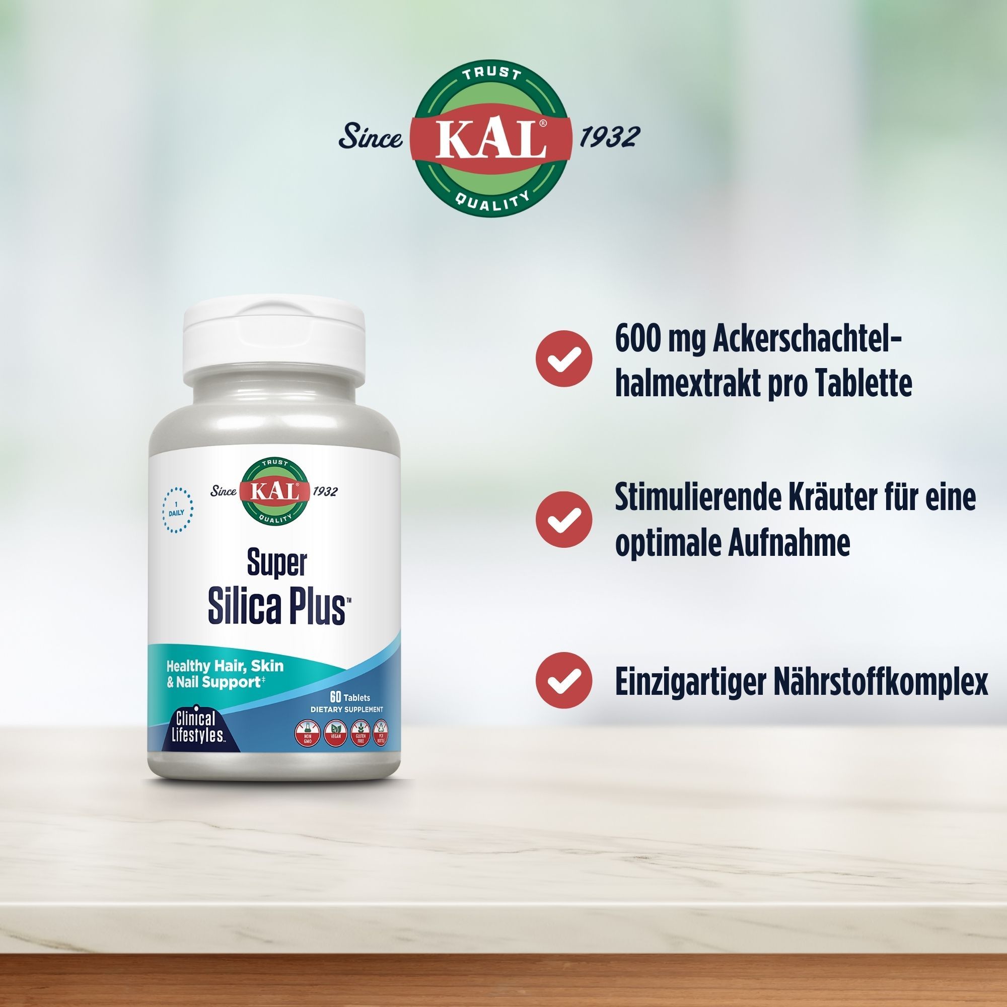 Weiße Flasche "Super Silica Plus" auf Tisch. Text: "600 mg Ackerschachtelhalmextrakt".