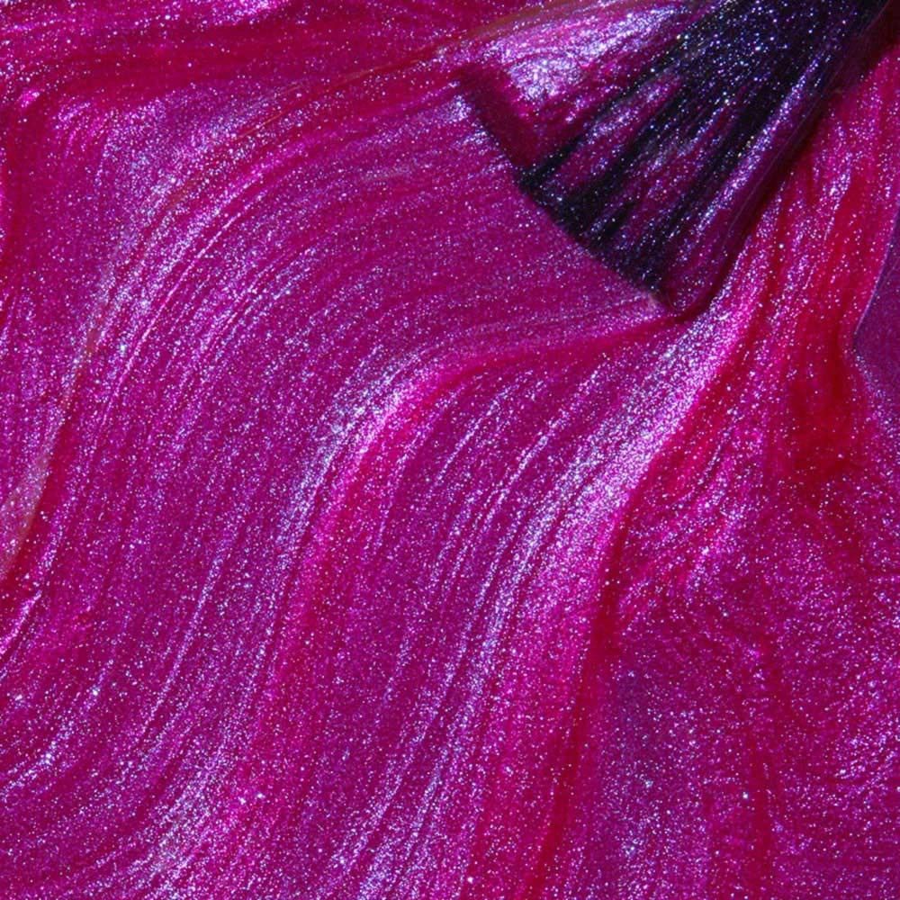 Nagellack, pink mit Glitzer. Pinselstrich zeigt Textur. Glänzende Oberfläche.