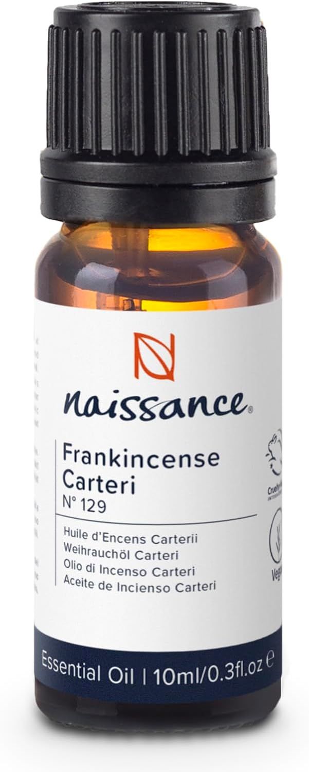 Braune Glasflasche mit schwarzem Deckel. Etikett mit Text: Naissance Frankincense Carteri.