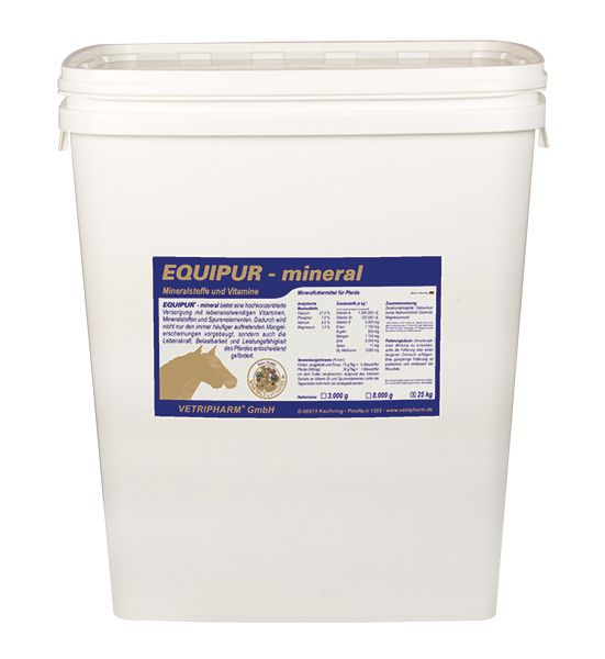 Weißer Eimer mit blauem Etikett. Aufschrift: EQUIPUR - mineral. Enthält Mineralstoffe und Vitamine. Logo mit Pferdekopf. Hersteller: VETRIPHARM GmbH.
