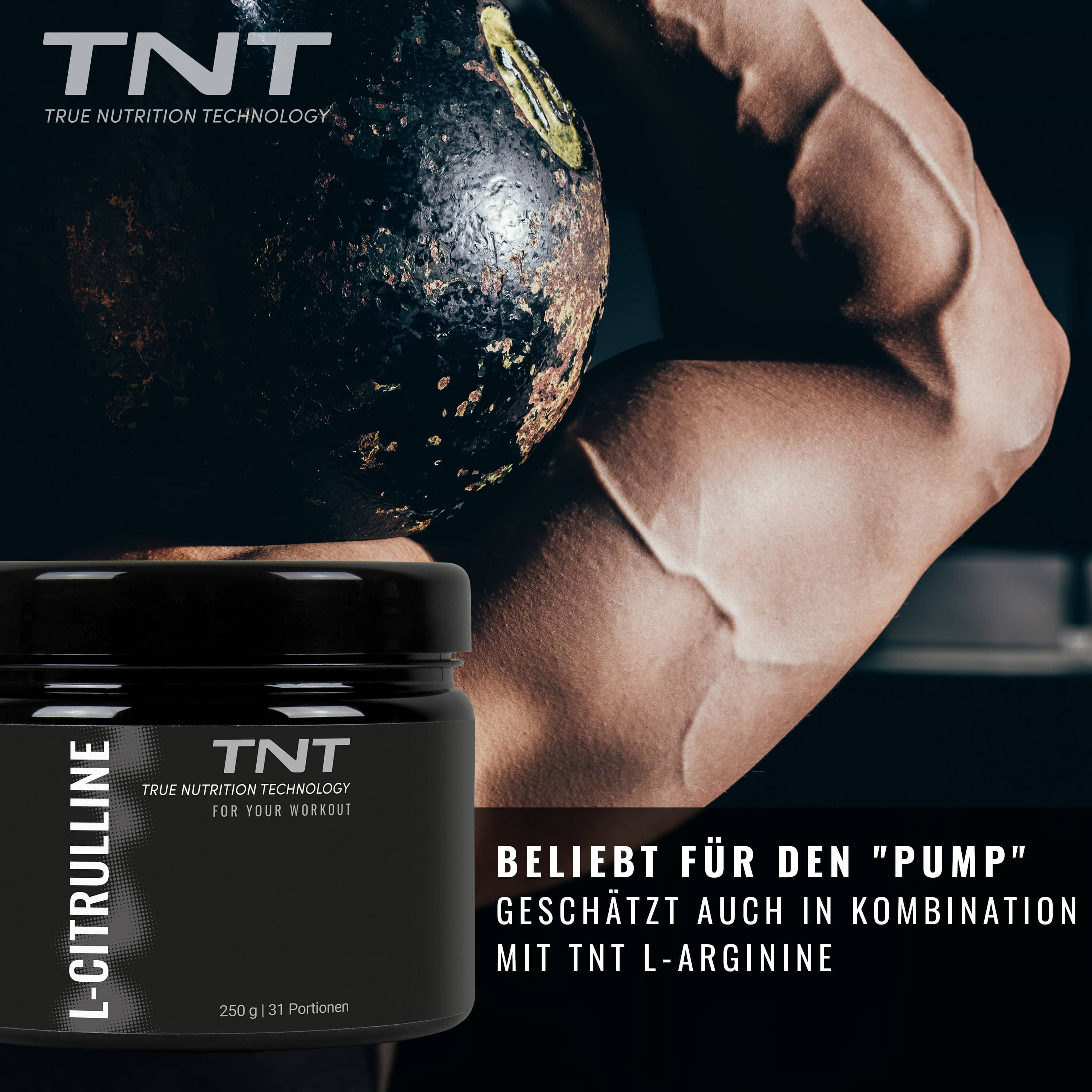 Schwarzer Behälter mit L-Citrulline und TNT. 250g | 31 Portionen. Muskulöser Arm hält eine Hantel. Text: Beliebt für den "PUMP".