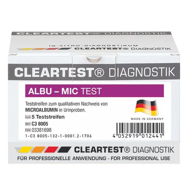 Verpackung von Cleartest Albu-Mic Teststreifen. Aufschrift: Cleartest Diagnostik, Albu-Mic Test, 5 Teststreifen, Made in Germany.