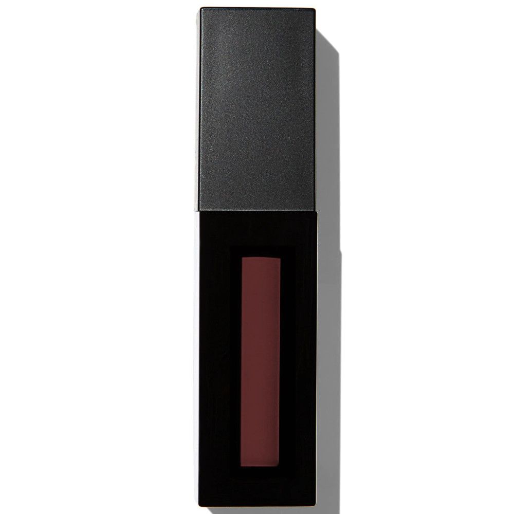 Schwarze Lipgloss-Tube mit geschlossenem Deckel. Der Behälter ist rechteckig und zeigt die Farbe des Produkts durch ein Fenster.