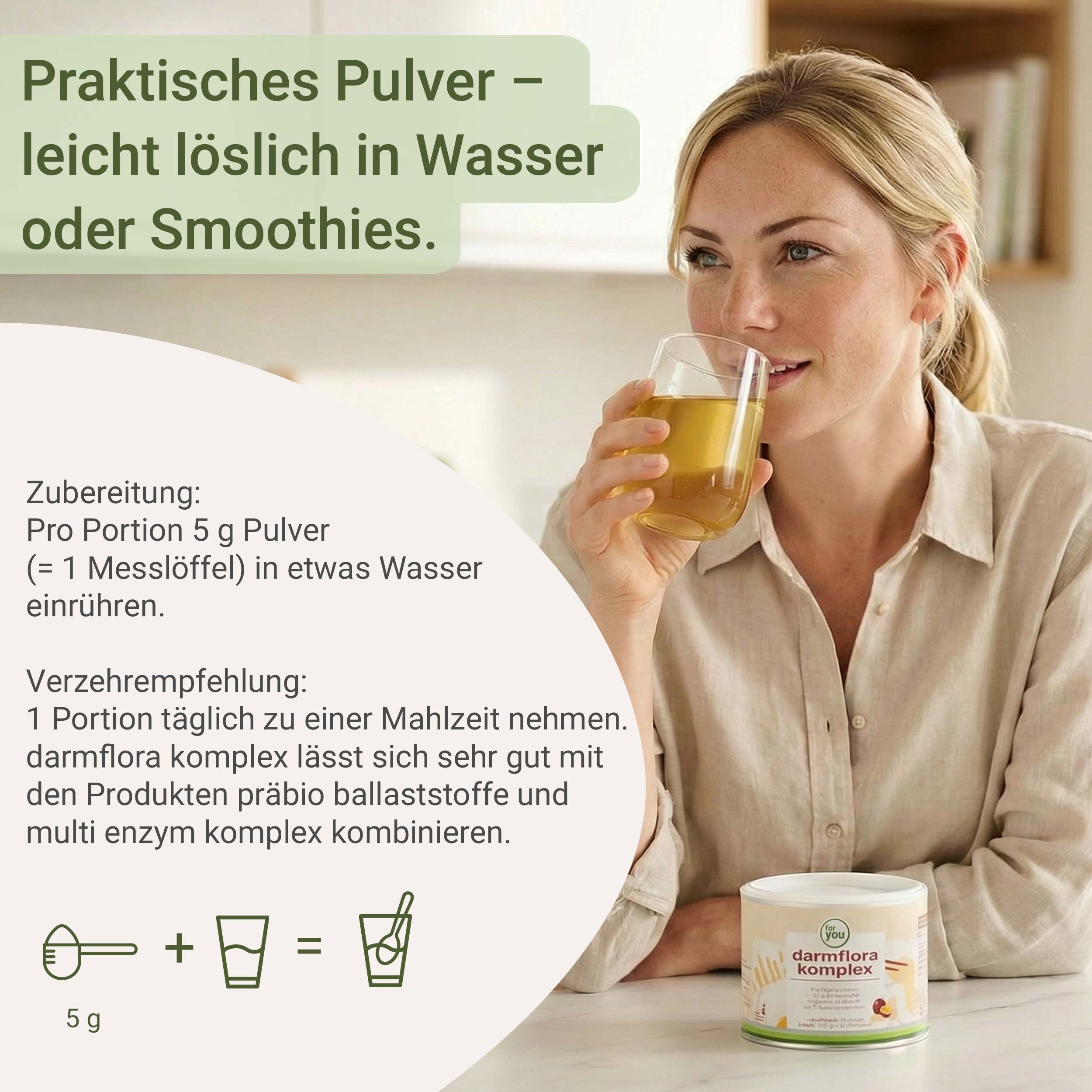 Frau trinkt aus Glas. Text: Pro Portion 5 g Pulver (= 1 Messlöffel) in Wasser einrühren. Verzehrempfehlung: 1 Portion täglich zu einer Mahlzeit.