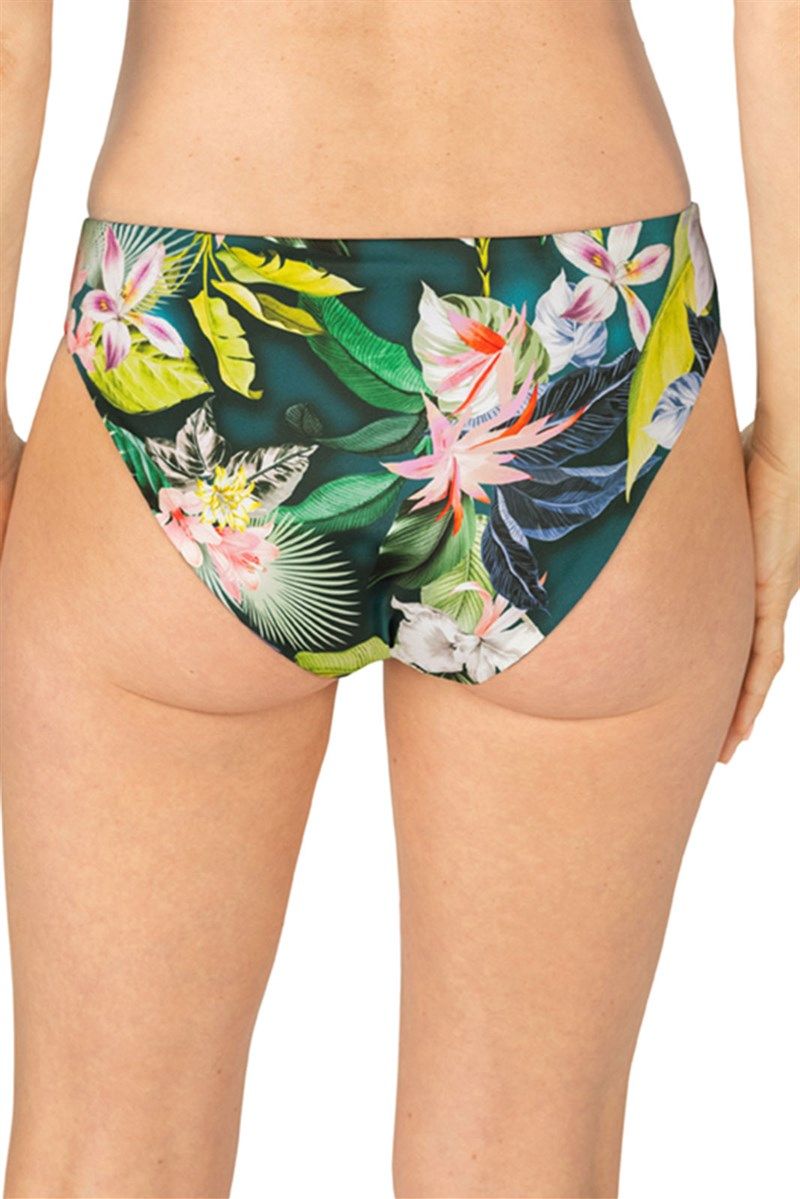 Bikinihose mit floralem Muster. Rückansicht, getragen von einer Person. Dunkelgrüner Stoff mit bunten Blumen und Blättern.
