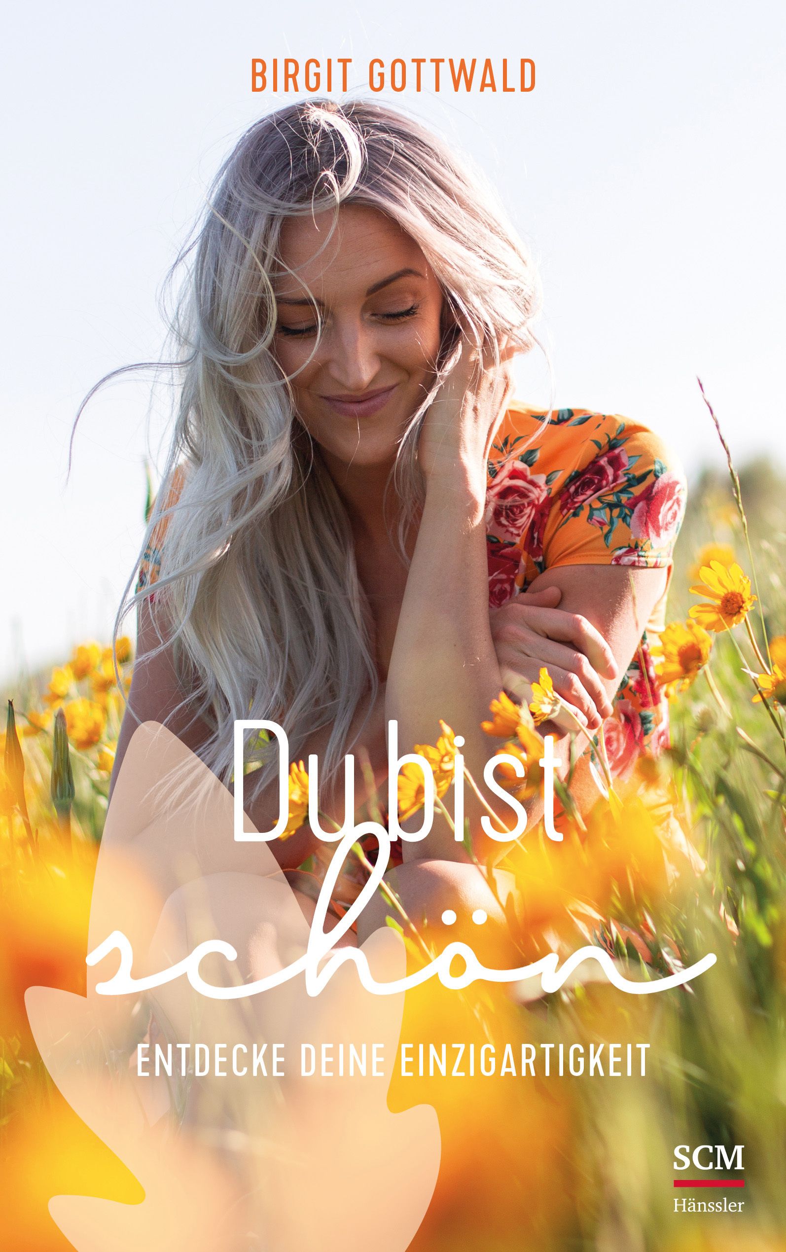 Buchcover mit Frau in Blumenwiese. Titel: Du bist schön. Autorin: Birgit Gottwald. Verlag: SCM Hänssler.