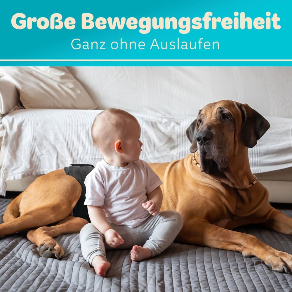 Hundewindel am Hund. Baby sitzt neben Hund. Text: Große Bewegungsfreiheit, Ganz ohne Auslaufen.