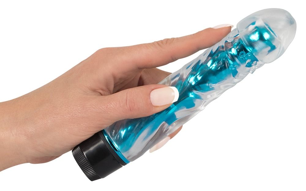 Eine Hand hält einen transparenten Vibrator mit blauem Kern. Der Vibrator hat eine zylindrische Form mit einem schwarzen Sockel.