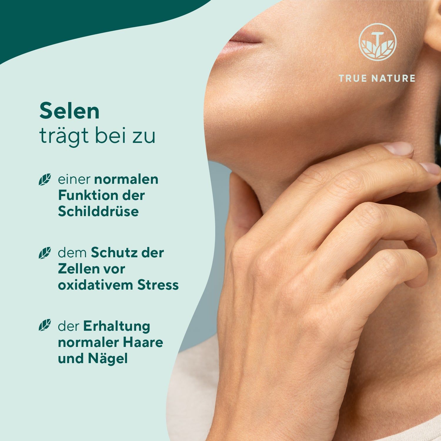 TRUE NATURE Selen: Nahaufnahme des Halsbereichs einer Person. Text hebt Vorteile für Schilddrüse, Zellschutz und Erhalt von Haaren und Nägeln hervor.