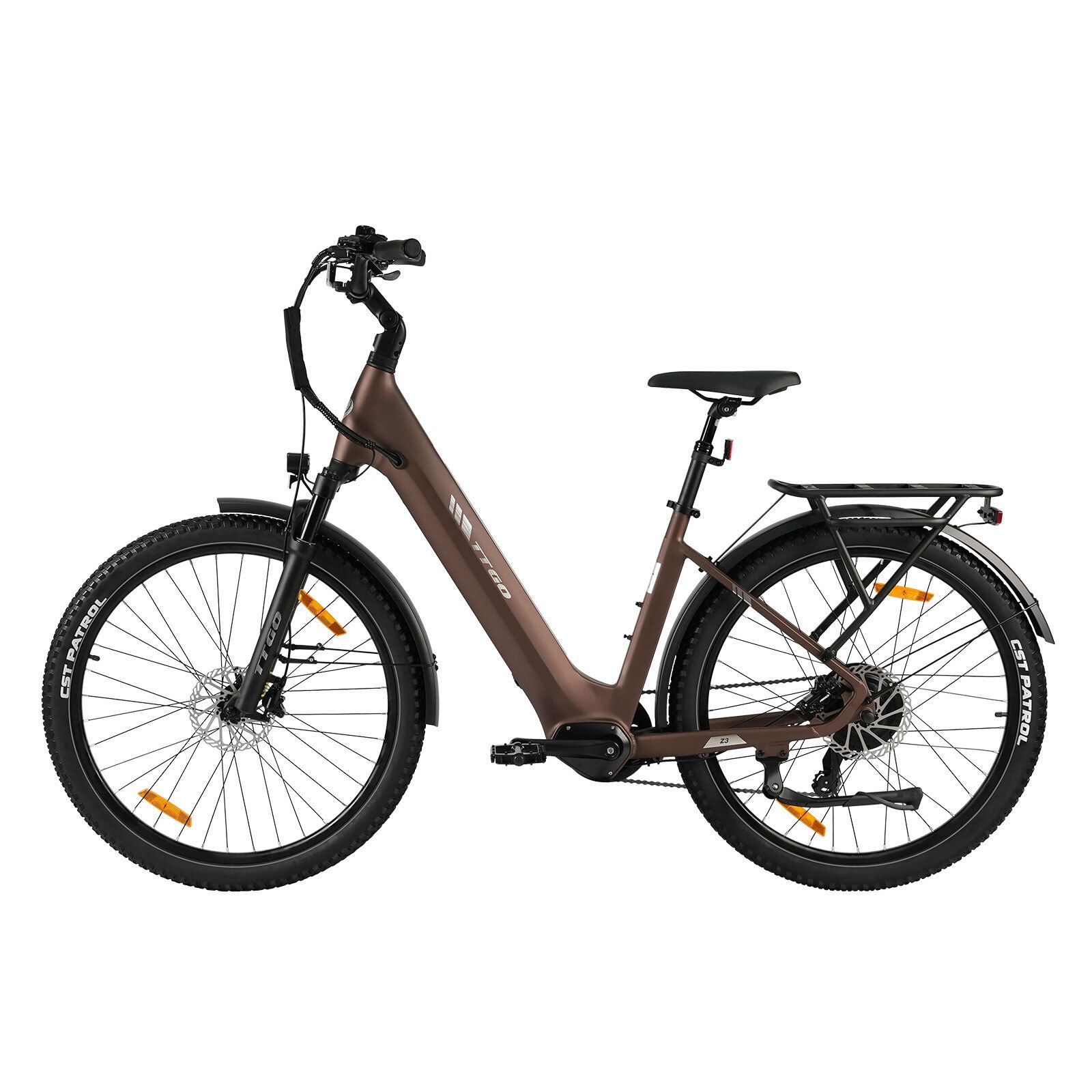 Braunes Elektrofahrrad mit schwarzen Reifen, Schutzblechen und Gepäckträger. Hydraulische Scheibenbremsen.