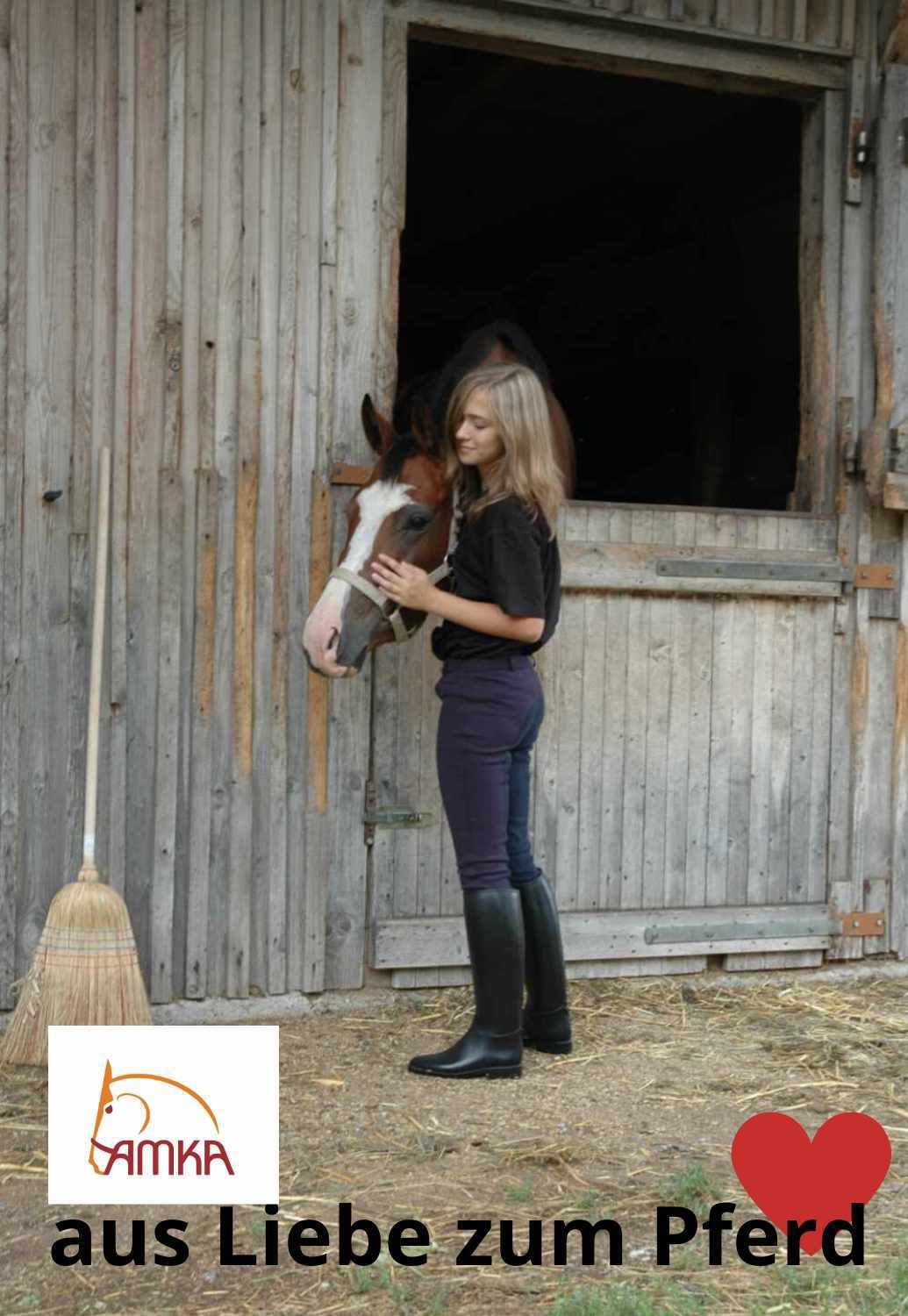 Eine Frau und ein Pferd in einem Stall. Logo: AMKA. Text: aus Liebe zum Pferd. Rotes Herz.
