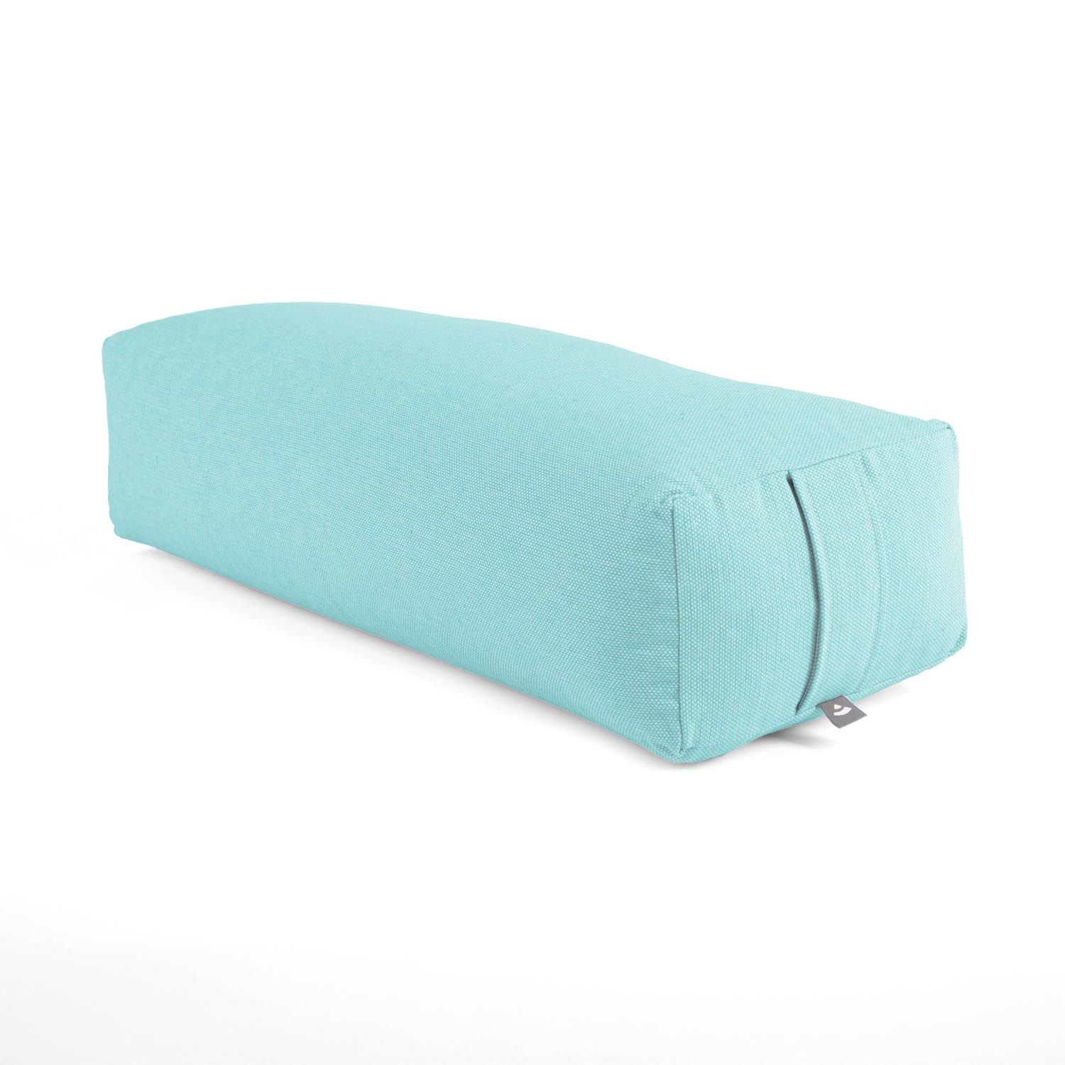 Türkisfarbener Yoga Bolster, rechteckig, mit Griffschlaufe an der Seite.
