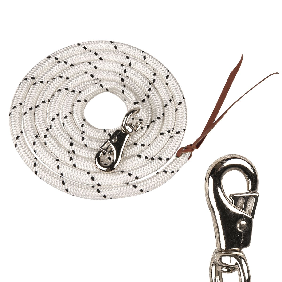 Weißes Führseil mit schwarzen Punkten, Metallkarabiner und Lederriemen. Nahaufnahme, isoliert auf weißem Hintergrund.