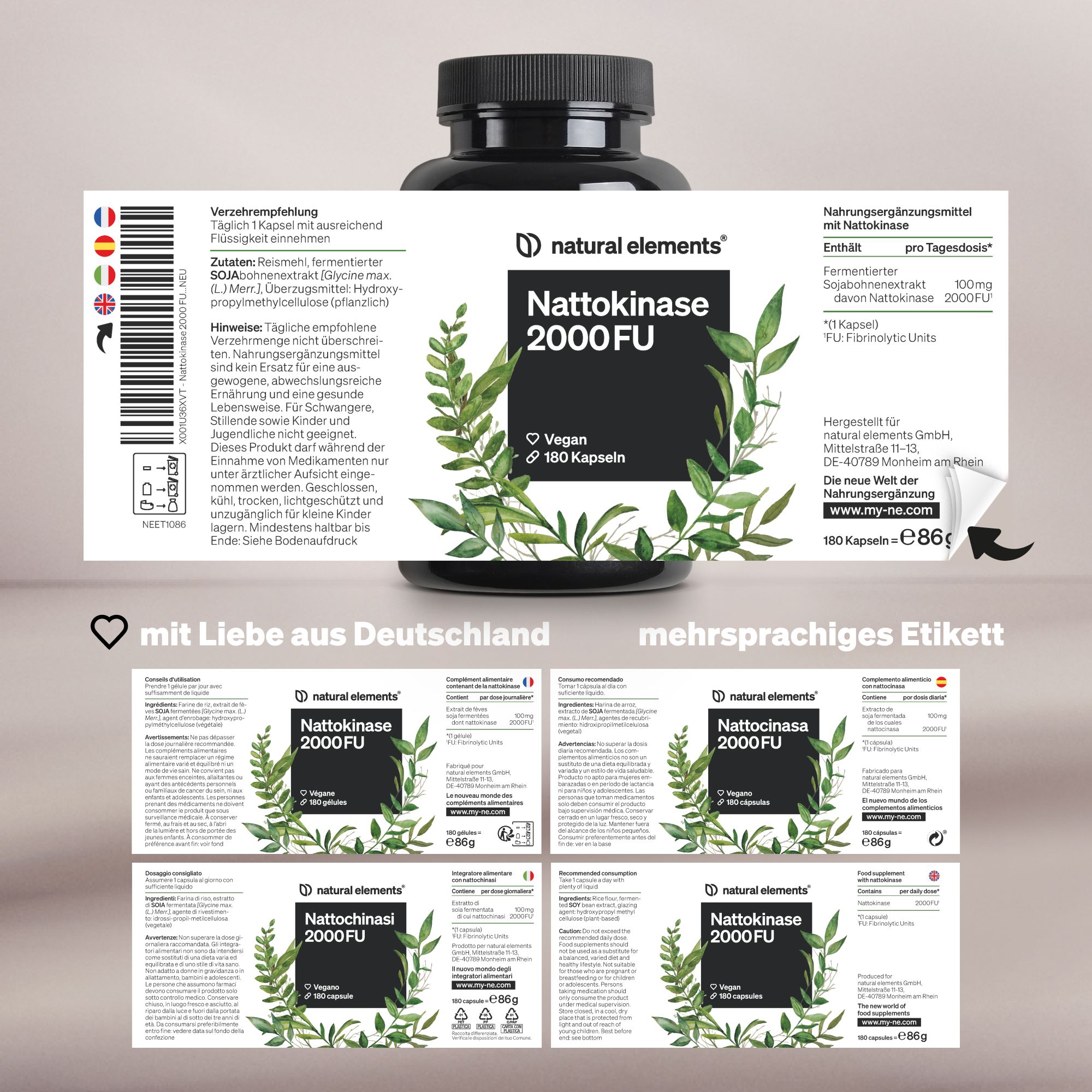 Produktetikett mit mehrsprachigen Informationen. Enthält Angaben zu Nattokinase 2000 FU, 180 Kapseln, vegan. Marke: natural elements.